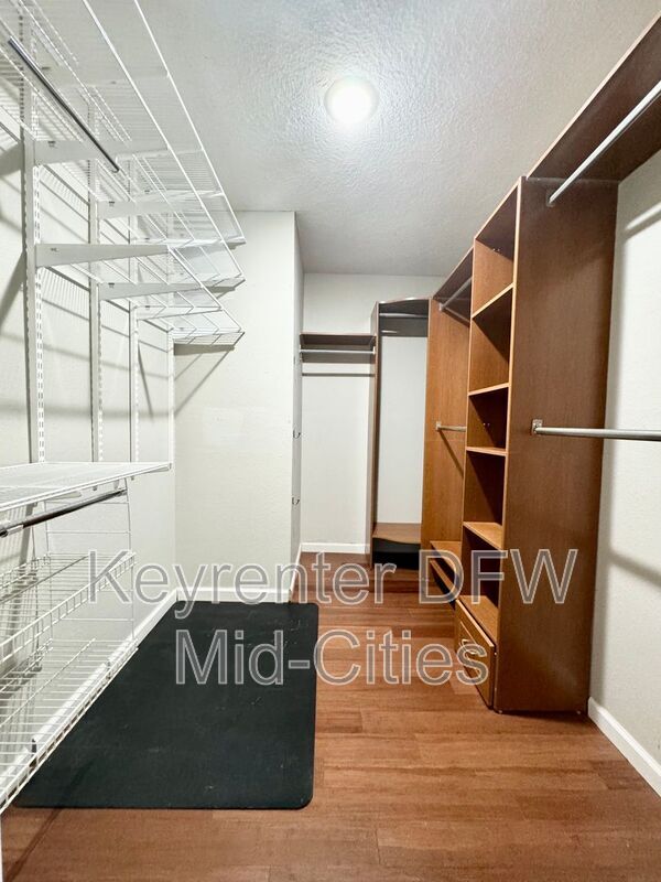 Building Photo - 1608 Durham Dr