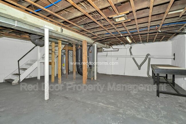 Building Photo - 601 N Sherman Dr