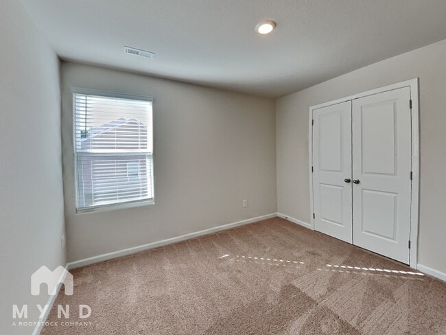 Building Photo - 329 New Villas St