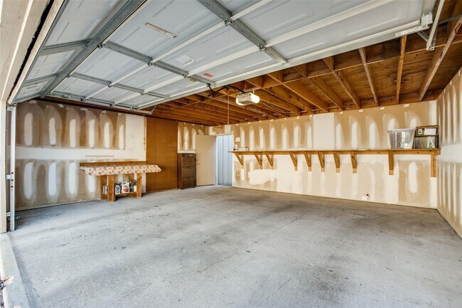 Building Photo - 11658 Lakeside Park Dr
