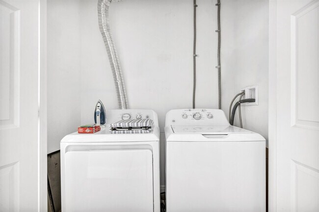 Building Photo - 1501 E 105th St