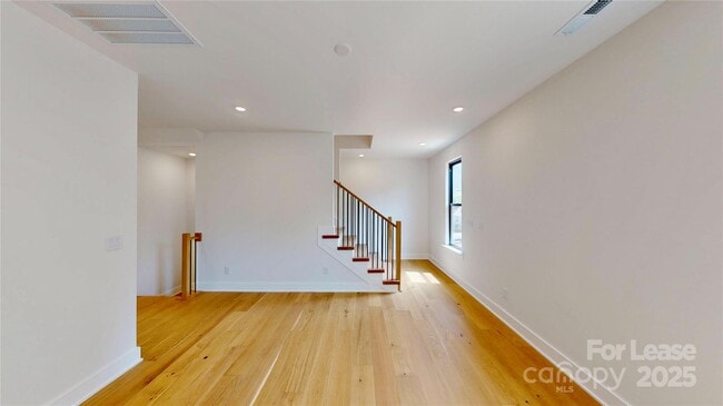 Building Photo - 313 E Peterson Dr