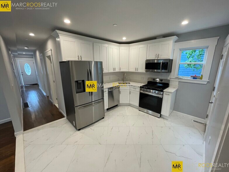 Building Photo - 31-33 Raymond Ave. Unit 33-3