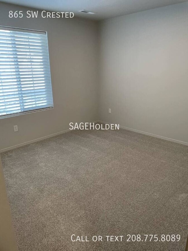Building Photo - 865 SW Crested-