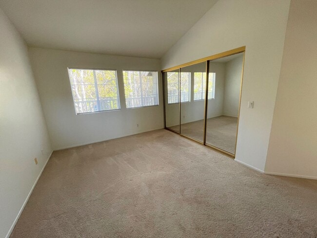 Building Photo - Desirable Cape Weston Condo