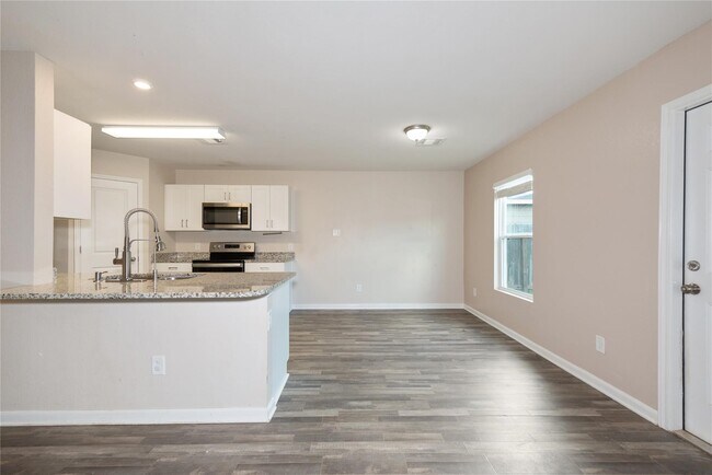 Building Photo - 15621 Briar Forest Dr