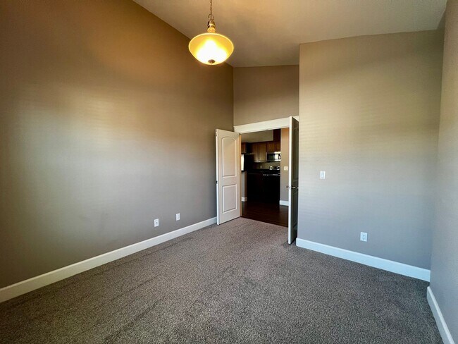 Building Photo - 8819 Kail Dr