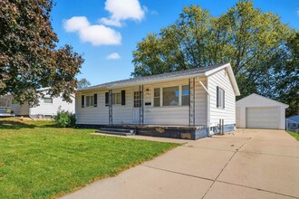Building Photo - 3-Bed House in Waterloo