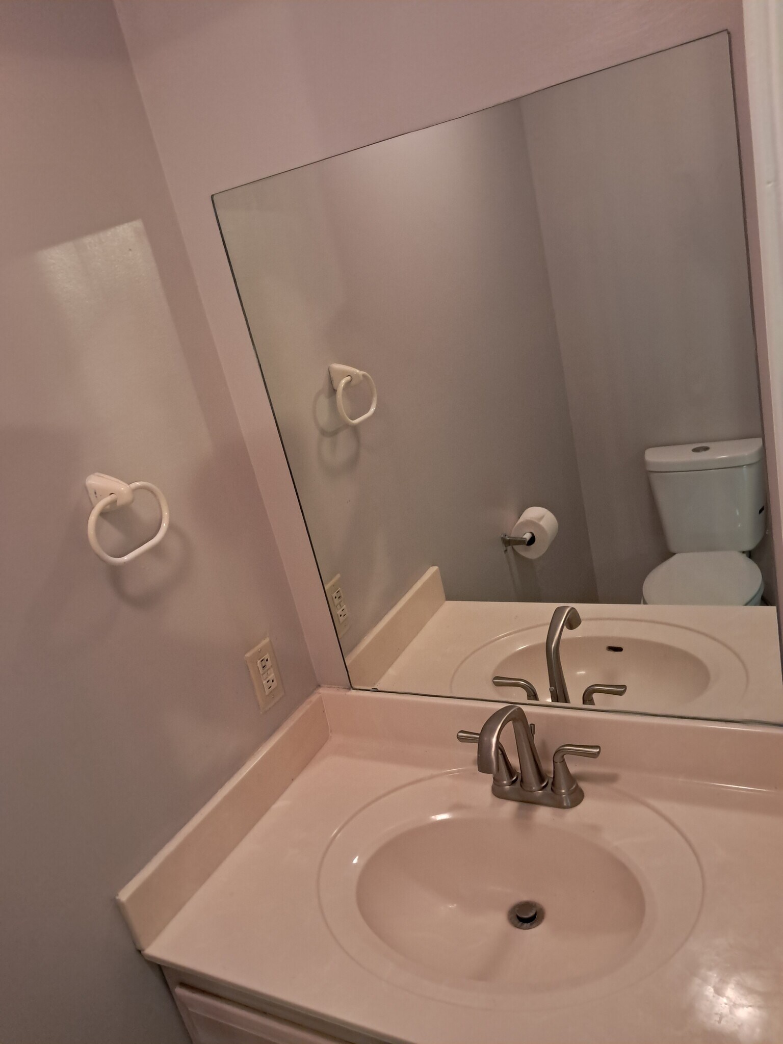 Building Photo - 121 Oak Dr