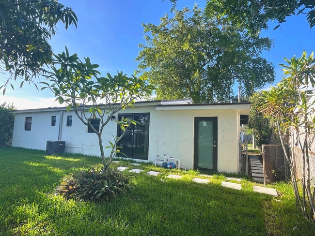 Building Photo - 4329 SW 49th Ct