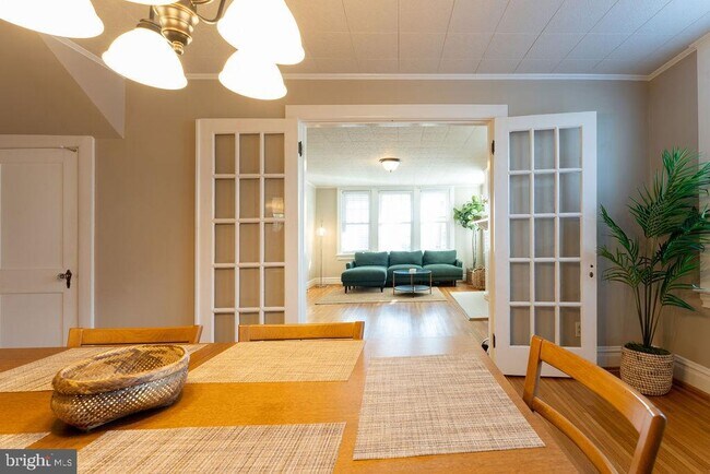 Building Photo - 313 Frederick St