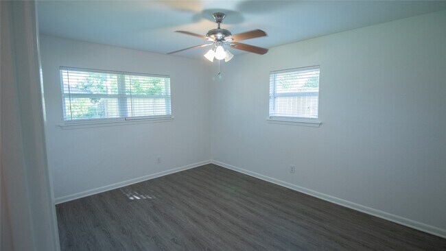 Building Photo - 322 Broad Ripple Dr