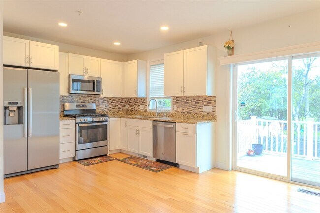 Building Photo - 7 Gorham St