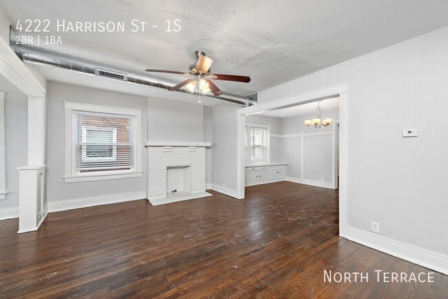 Building Photo - Renovated 1 Bedroom in Hyde Park, near Mid...