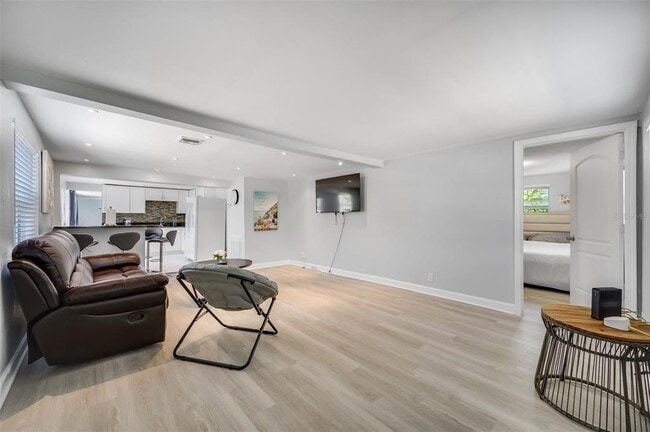 Building Photo - 1601 Palm Way