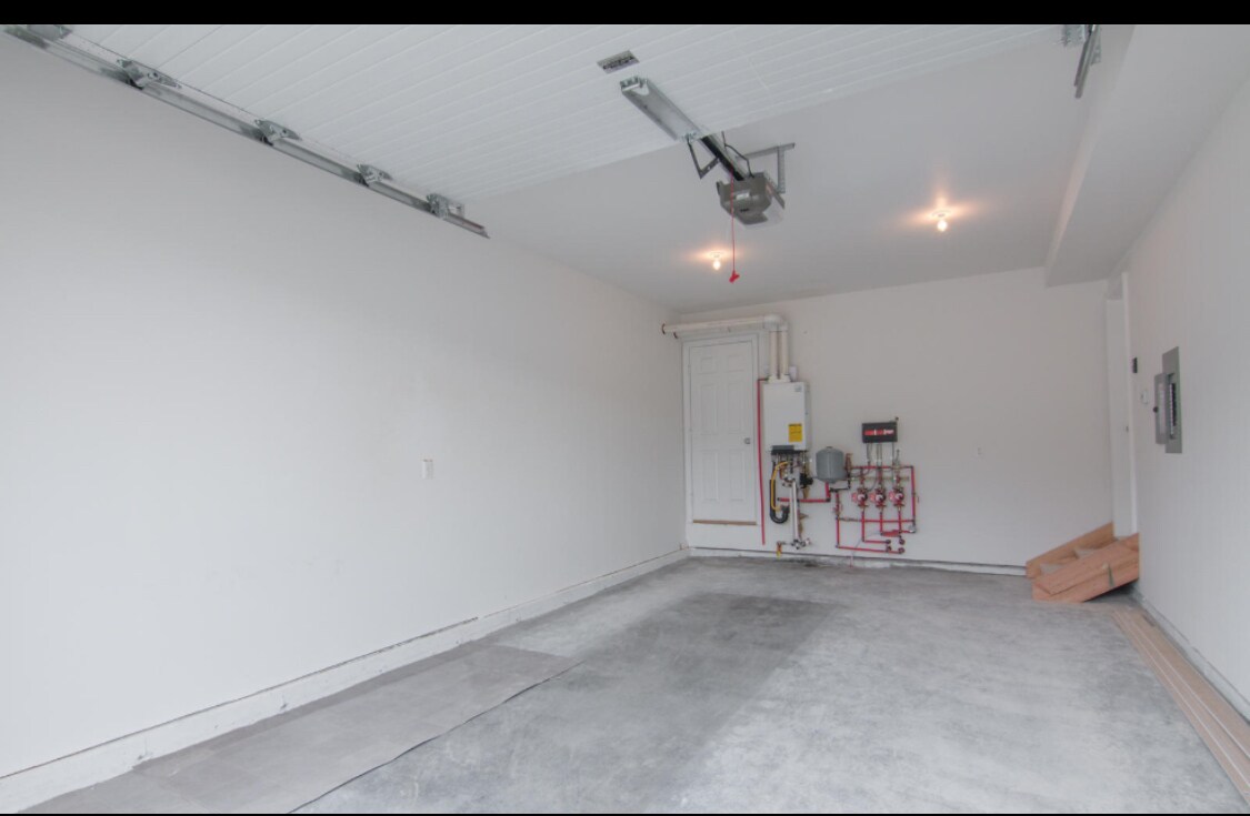 Garage - 4096 W Marble Way