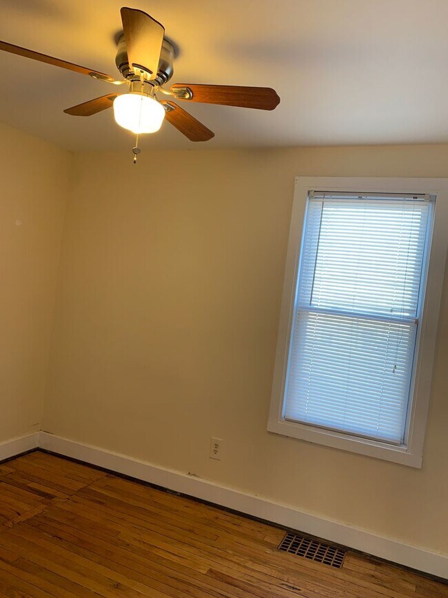 Building Photo - Berkley Quadplex - Griffith