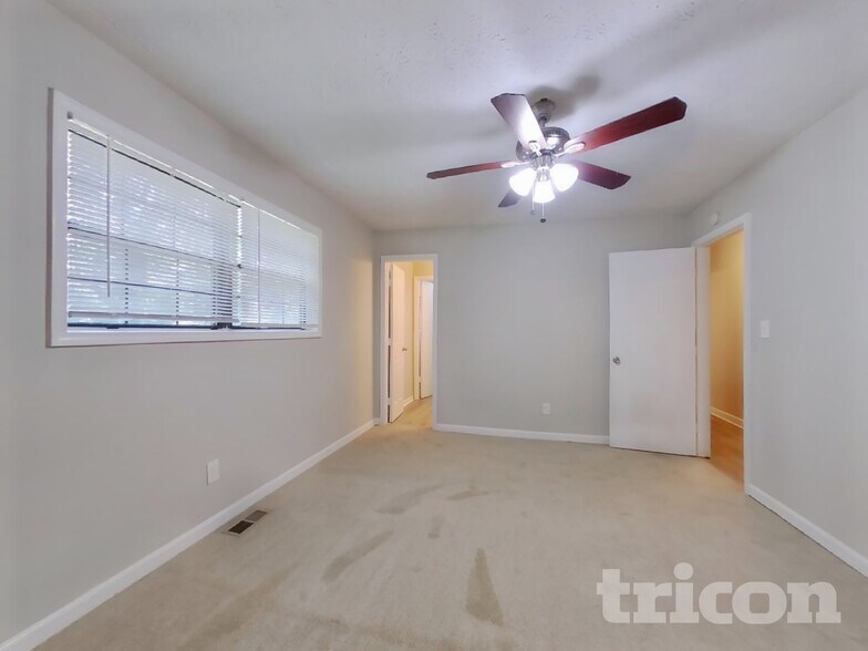 Building Photo - 4211 Clearview Dr