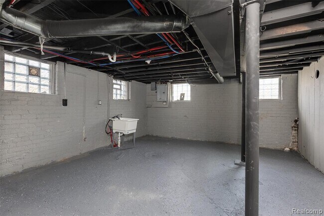 Building Photo - 3217 Elmhurst St