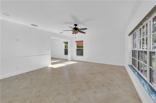 Building Photo - 9144 NW 43rd Ct