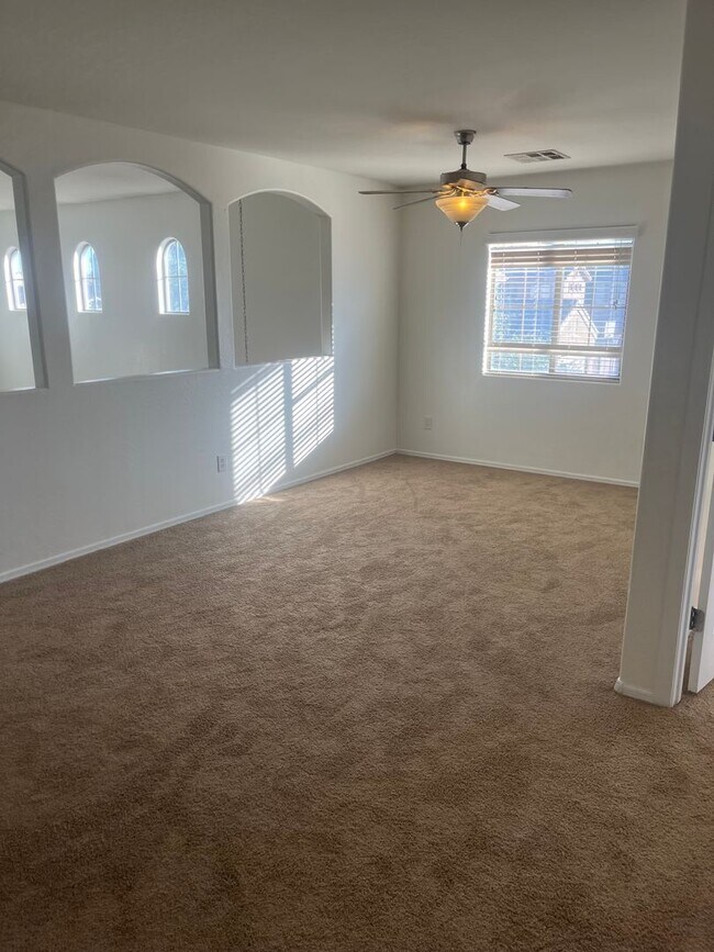 Building Photo - Welcome to this beautifully maintained home in one of Gilbert’s most sought-after communities.