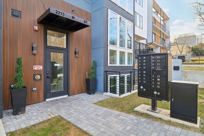 Building Photo - 2213 M St NE