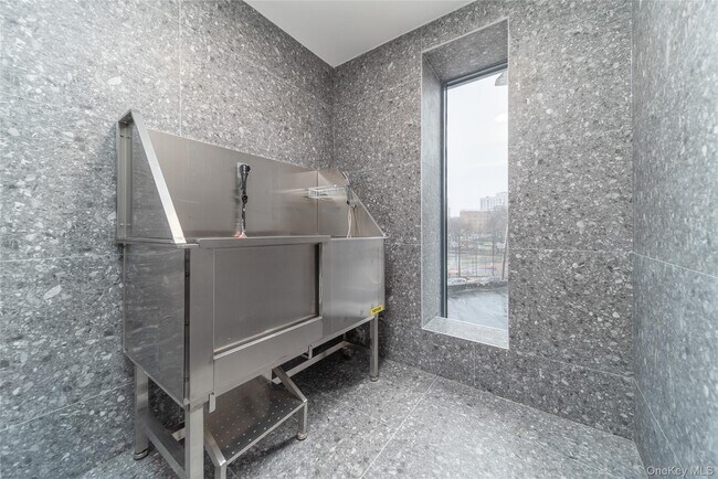 Building Photo - 30-05 Vernon Blvd