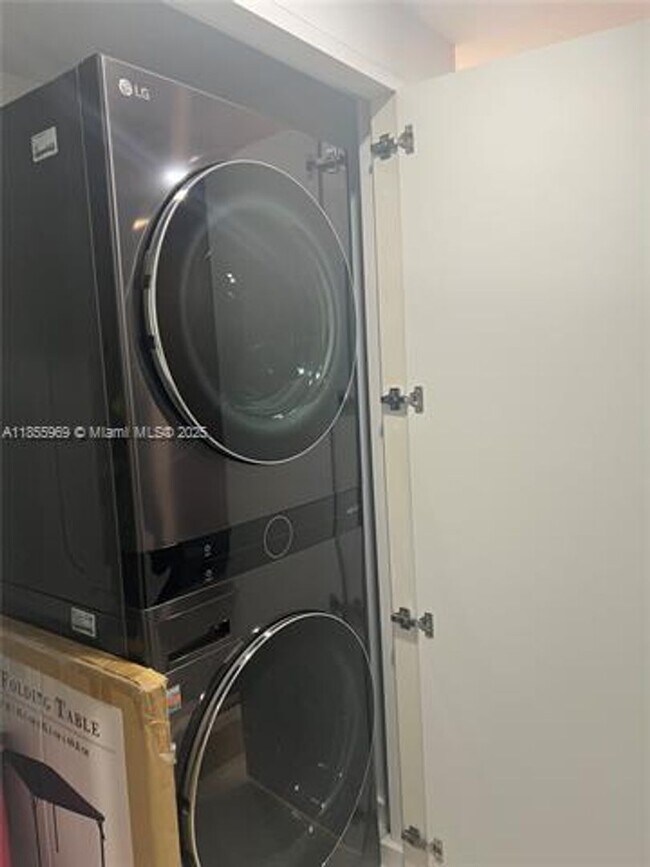 Building Photo - 20191 E Country Club Dr
