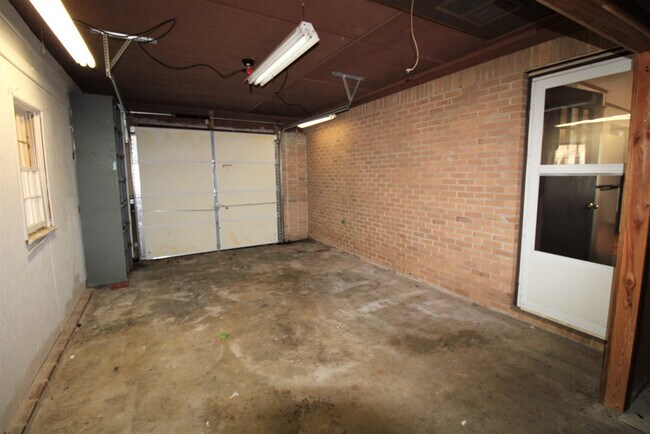 Building Photo - 2378 Valleybrook Rd