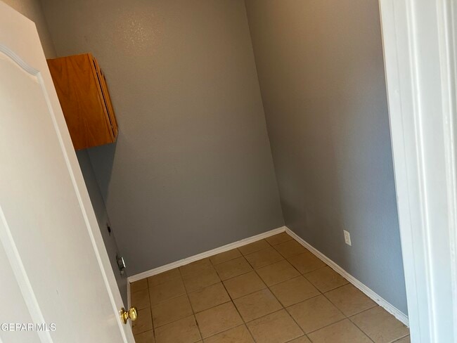 Building Photo - 609 Desierto Bonito St