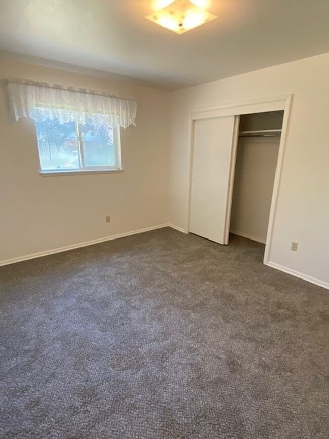 Building Photo - 205 S 46th Ave