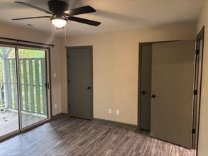 Building Photo - Camden Pointe Apartments