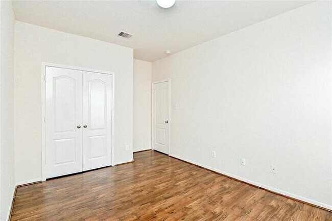 Building Photo - 510 Stream Mill Ln