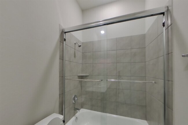 Building Photo - 9835 Willow Creek Commerce Dr