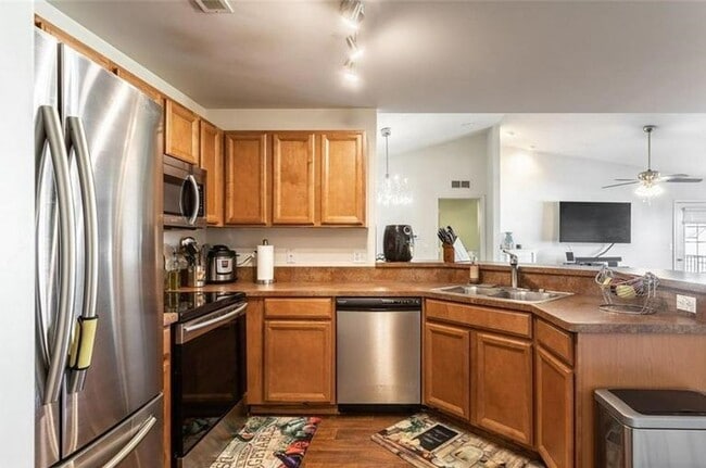 Building Photo - GORGEOUS COMMERCE TOWNSHIP 2 BED/2 BATH MO...