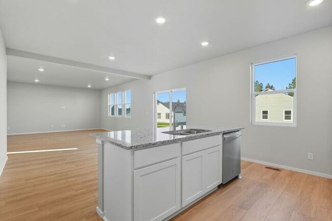 Building Photo - Spacious 4-Bedroom Home with Loft, 3 Baths & 3-Car Garage