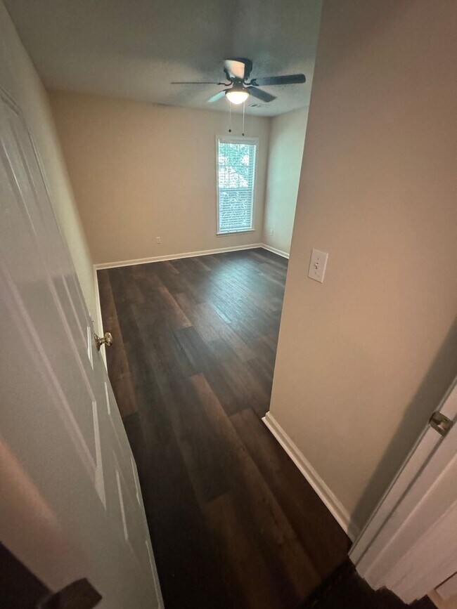 Building Photo - Spacious & beautiful 3BR Townhouse in Duluth