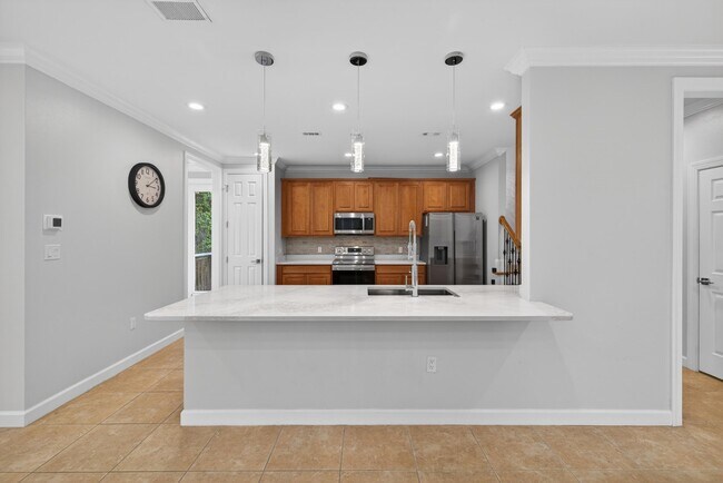 Building Photo - 2019 Pine Island Cir