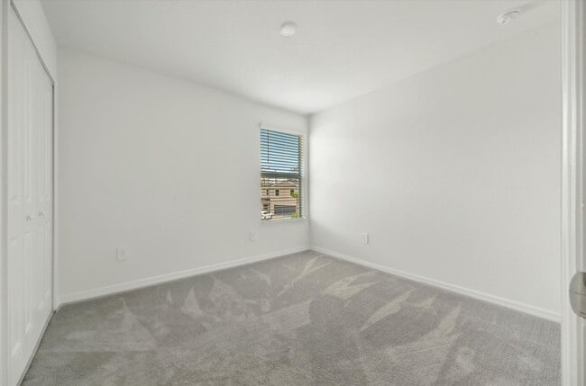 Building Photo - Lakewood Ranch Newer Build - 5 Bedroom Home