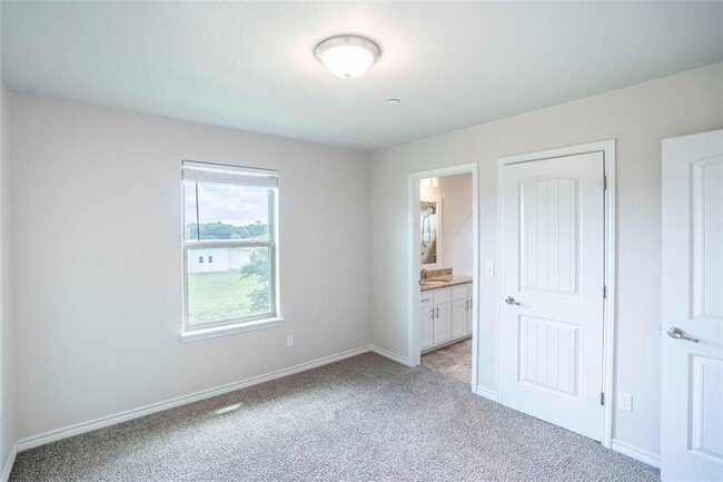 Building Photo - 221 Birch Oak Ln