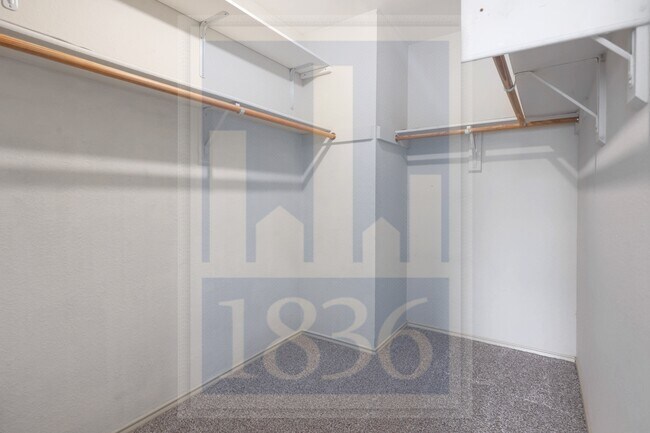 Building Photo - 13210 Vendrell Dr