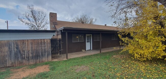 Building Photo - LOVELY 3 bedroom 2 bath home COMING SOON!