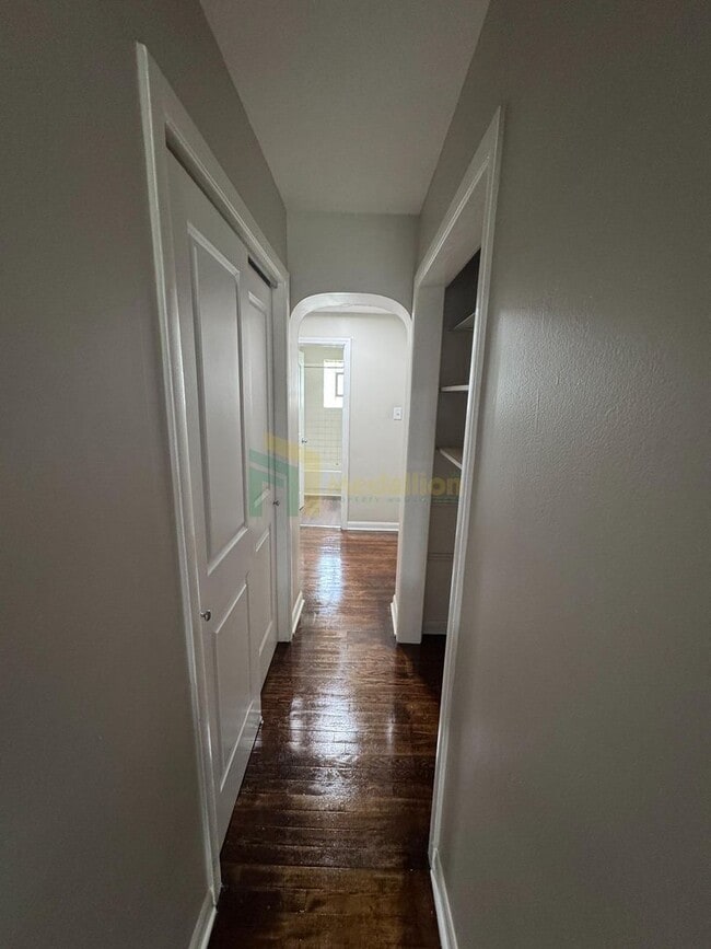 Building Photo - Beautifully Updated 4BR/1BA Home with Fini...
