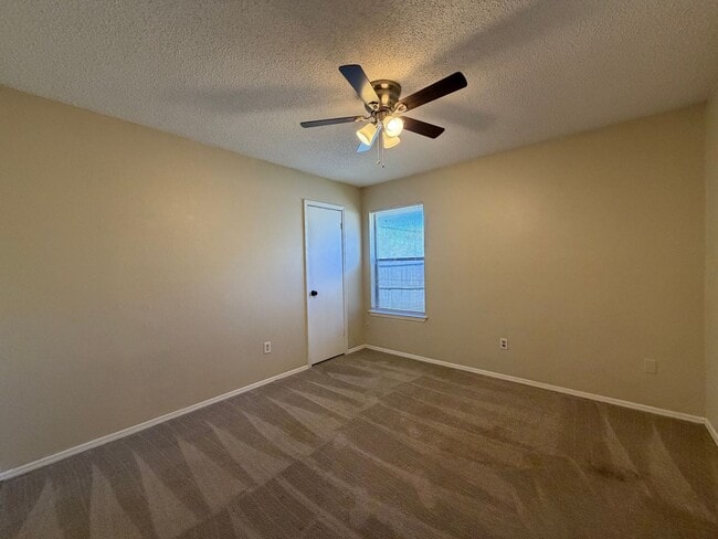 Building Photo - AVAILABLE NOW 3 BEDROOM 2 BATH DUPLEX IN NORTH RICHLAND HILLS
