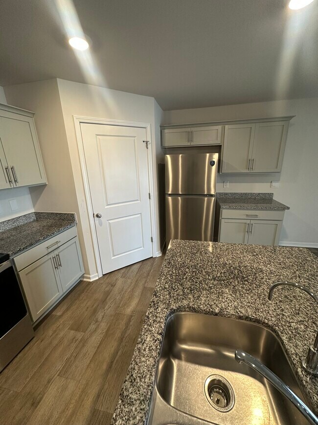 Building Photo - 7705 Sand Pit Rd