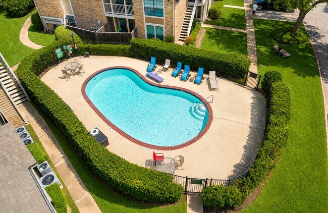 Building Photo - 1311 Antoine Dr