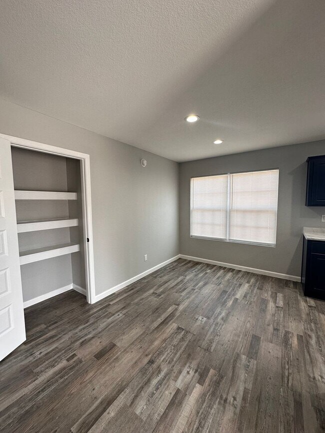 Building Photo - 3 Bed 2 Bath New Construction Brick Home