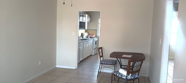 Building Photo - Beachside bungalow  2 bedrooms