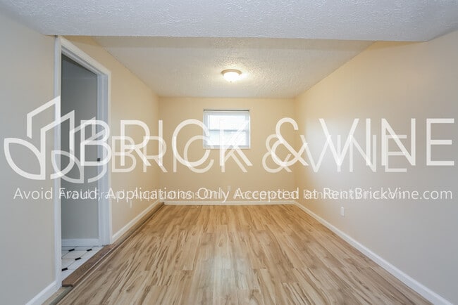 Building Photo - 5056 Ewald Dr