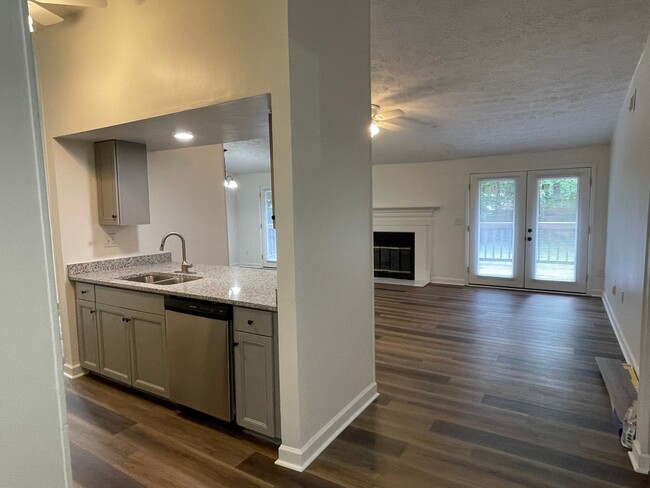 Building Photo - Beautifully renovated 3/2 off of Newton Br...